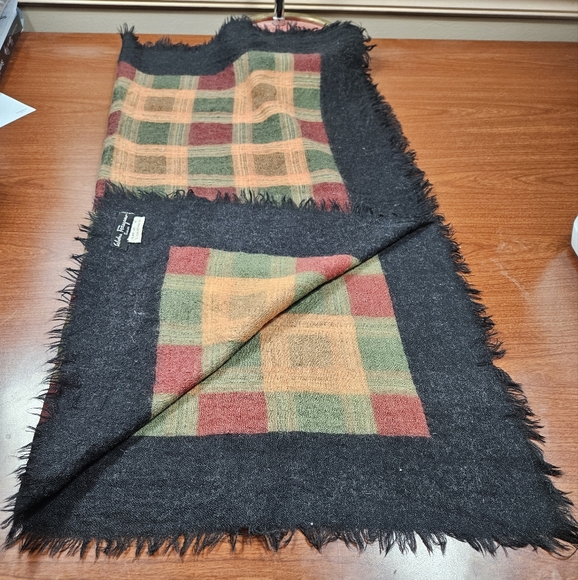 Salvatore Ferragamo 70% Wool-Laina 30% Nylon Scarf - Picture 4 of 5